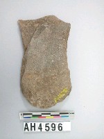 藏品(小型淺腰打製石斧)的圖片